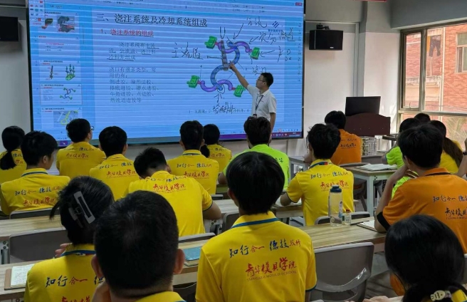 普通人靠技术也能站稳脚跟！东莞长安模具之都的技能成长之路