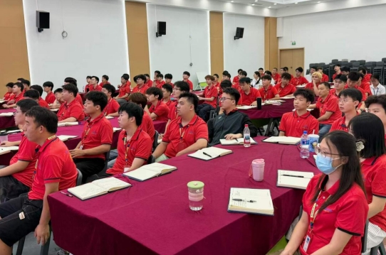 思维赋能，聚力成长｜青华班长团专项培训，解锁高效思维新技能