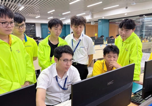 大学毕业，不要急着找工作，先找到未来。