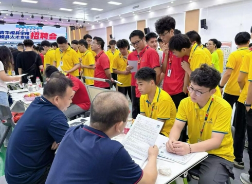 为什么很多企业真正看重的，不只是学历，而是成长潜力？