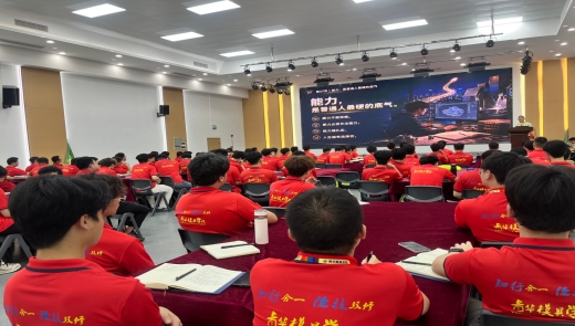 不止深耕技术，更以格局赋能学员长远未来