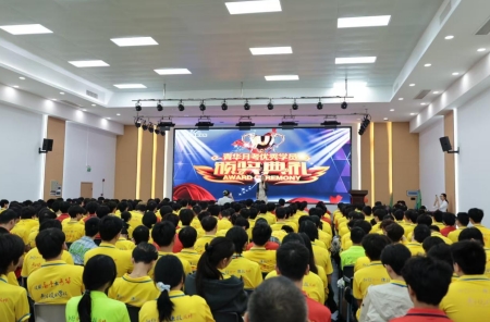 以荣誉砺初心，以匠心致成长｜青华设计班月度表彰圆满举行